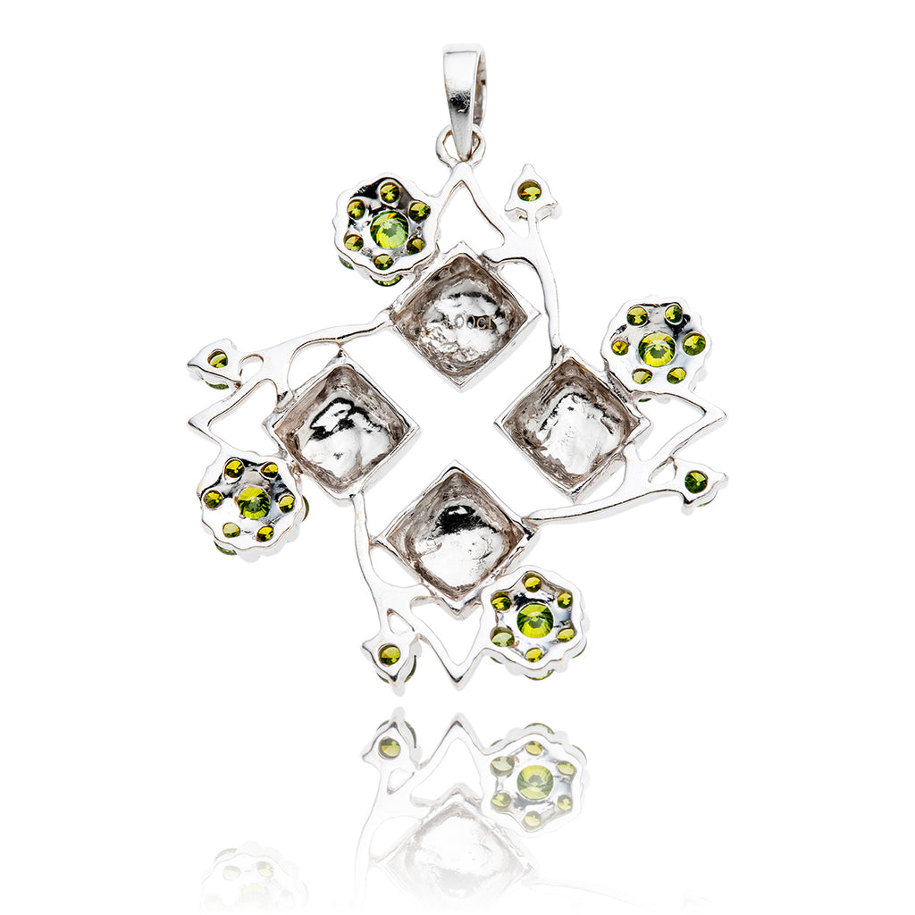 18K White Gold Snowflake Designed Pendant Featuring Green Diamonds Default Title